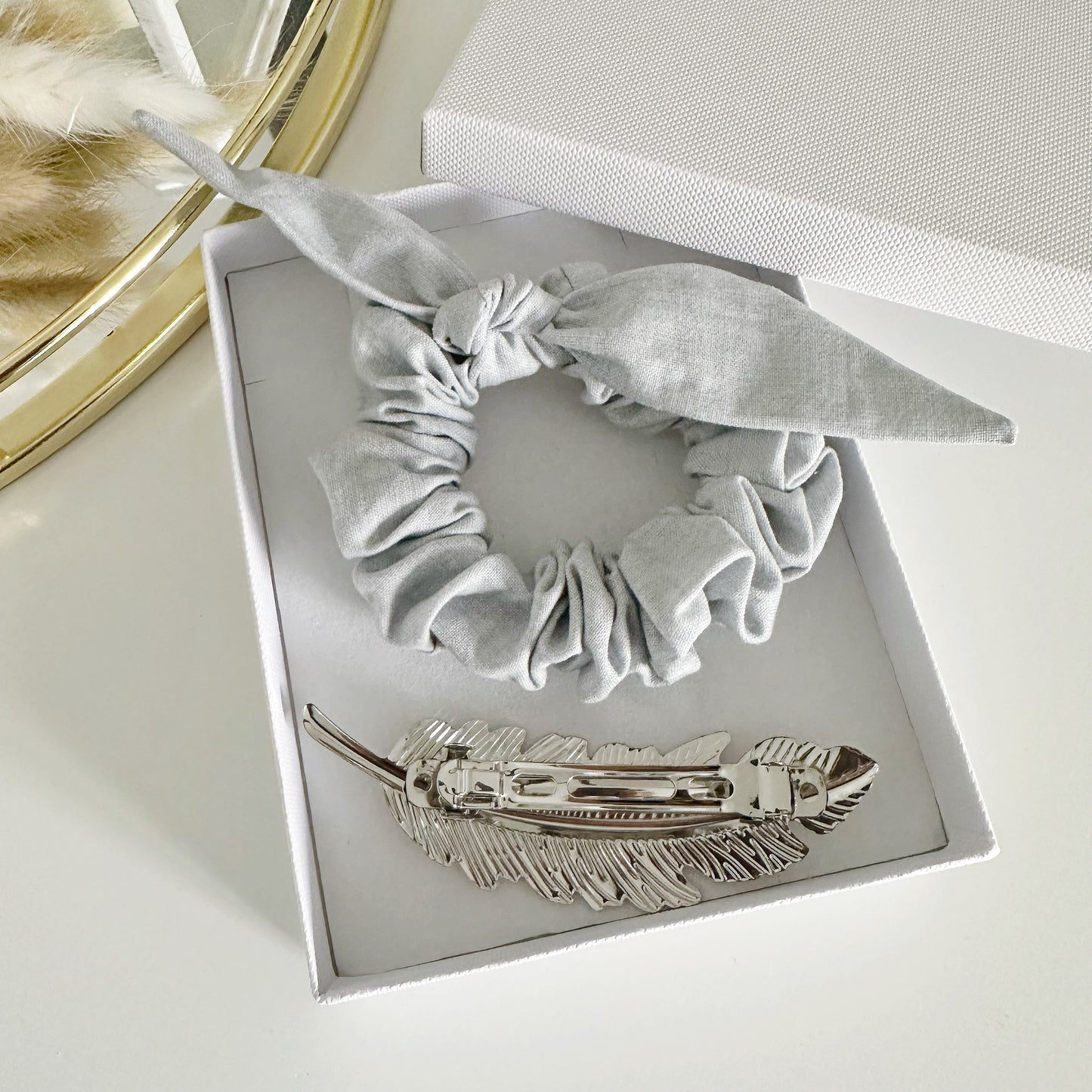 Small Gift Set - Light Grey Linen Texture & Feather
