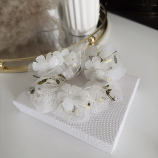 Embroidered Scrunchie Floral White